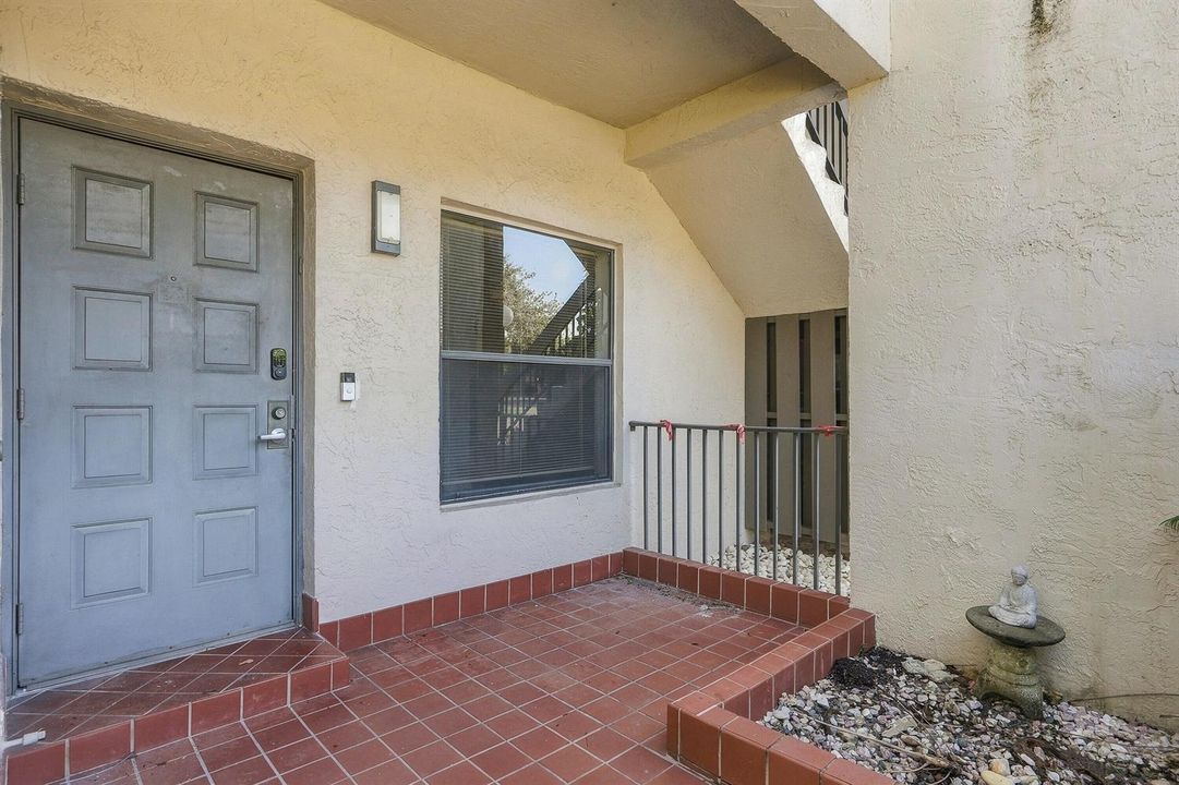 02_exterior entry