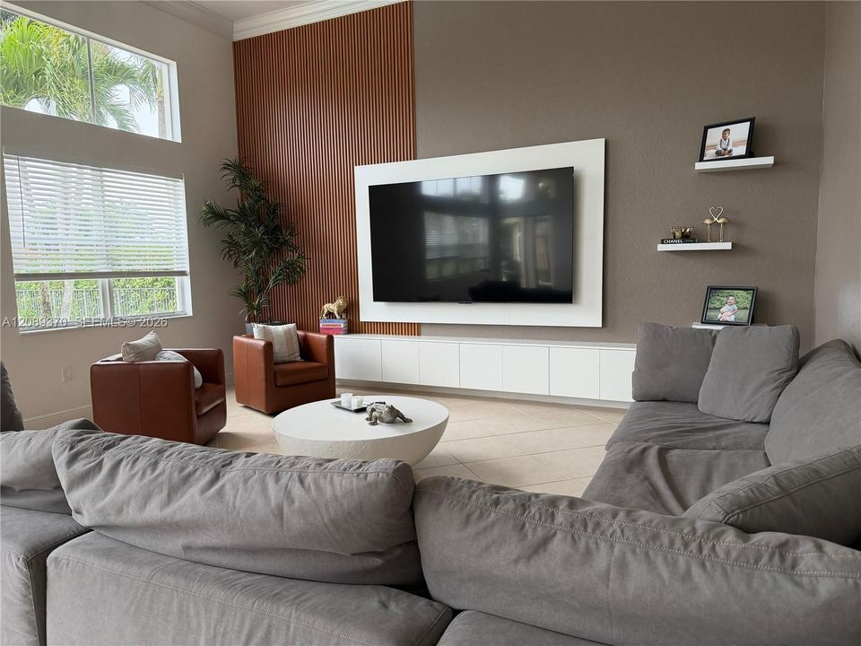 Activo con contrato: $9,500 (5 camas, 4 baños, 4227 Pies cuadrados)