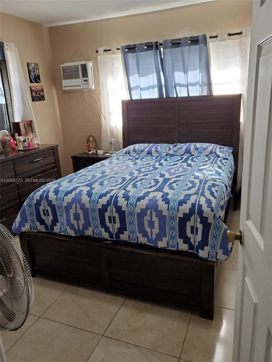 For Rent: $2,100 (2 beds, 1 baths, 3030 Square Feet)