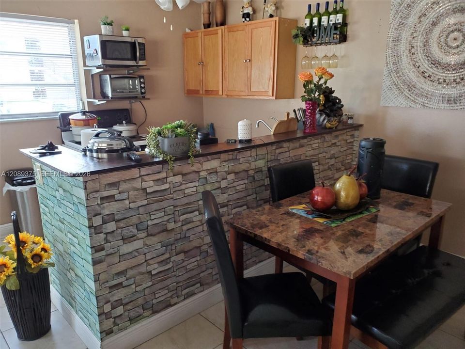 For Rent: $2,100 (2 beds, 1 baths, 3030 Square Feet)