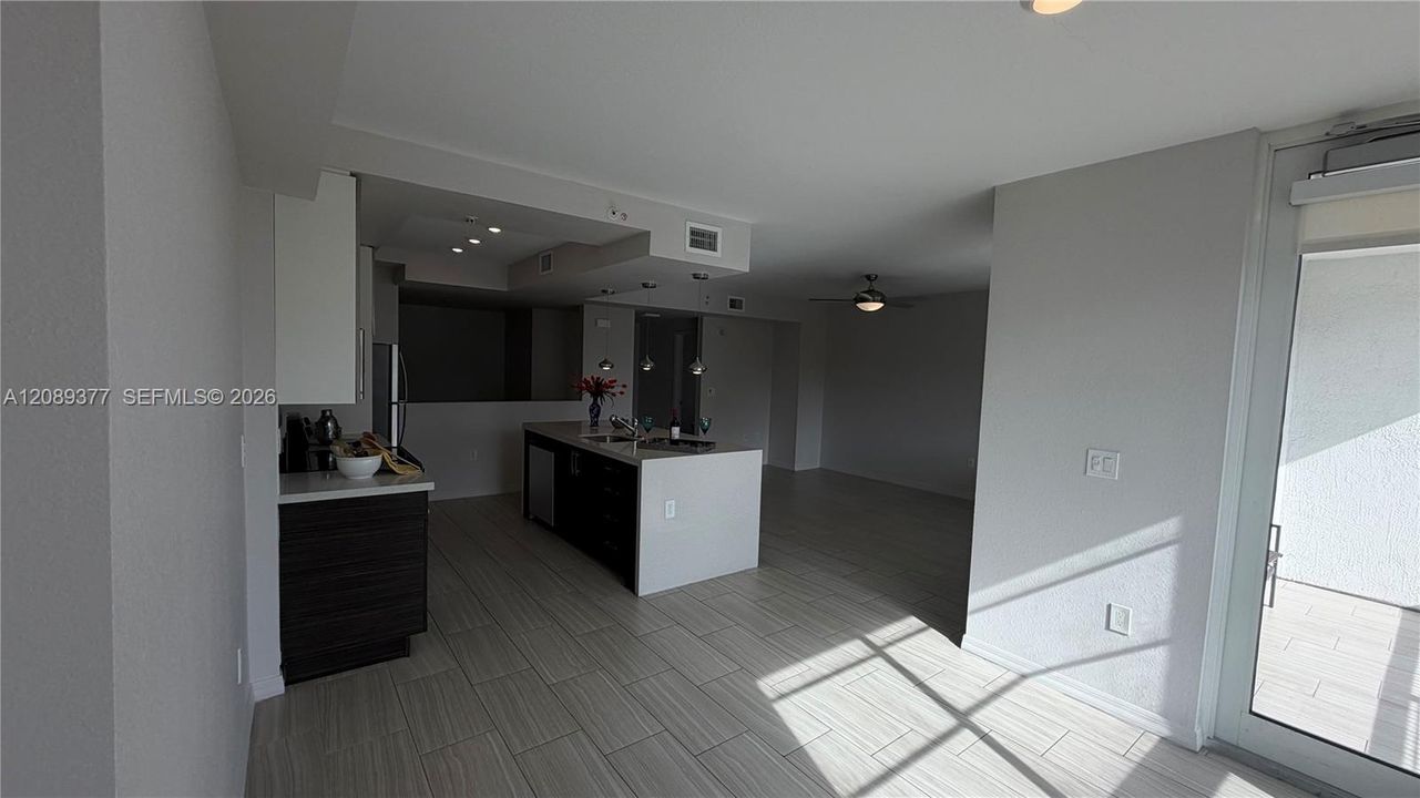 For Rent: $2,775 (2 beds, 2 baths, 1276 Square Feet)