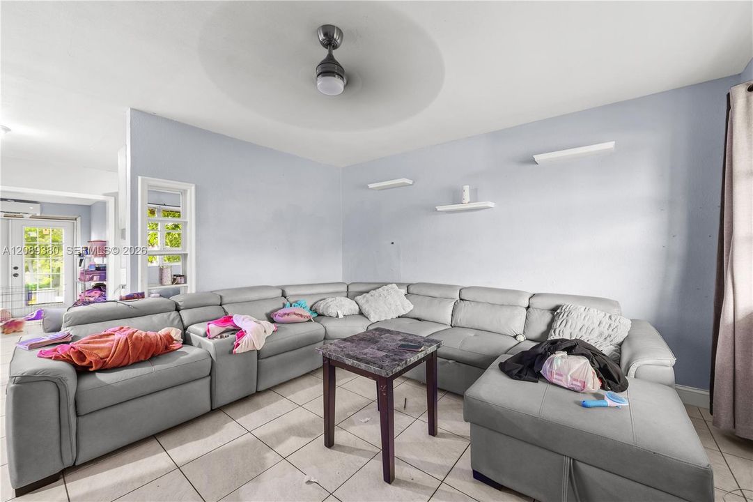 En Venta: $265,000 (2 camas, 1 baños, 775 Pies cuadrados)