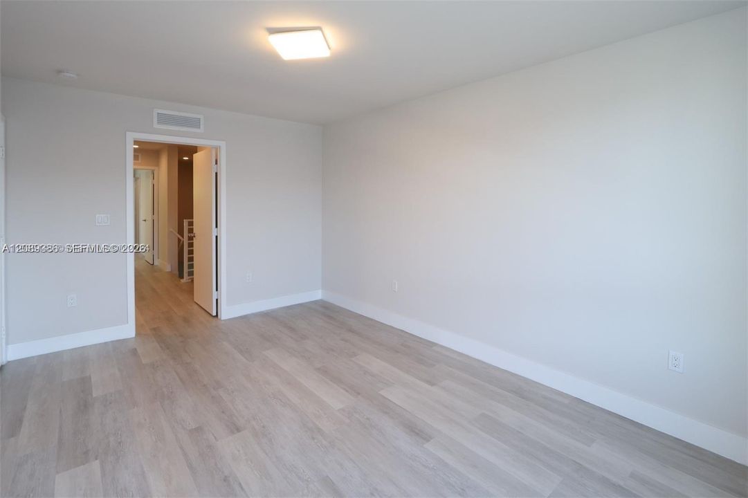 En Venta: $459,000 (2 camas, 2 baños, 1392 Pies cuadrados)