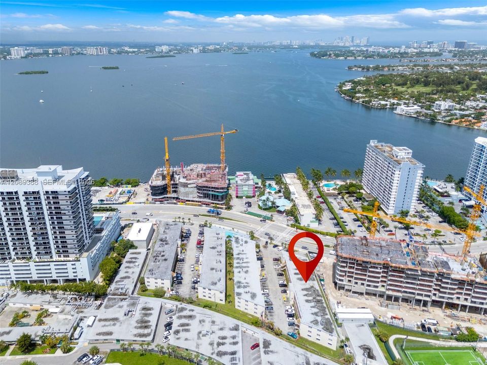 For Rent: $1,750 (1 beds, 1 baths, 695 Square Feet)