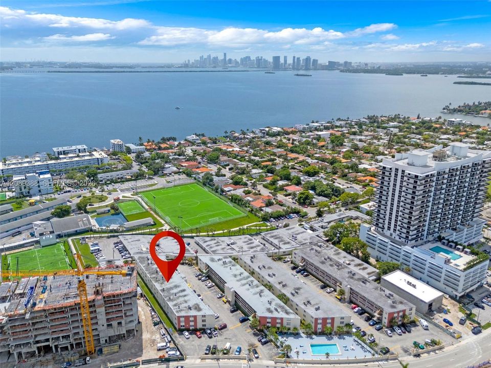 For Rent: $1,750 (1 beds, 1 baths, 695 Square Feet)