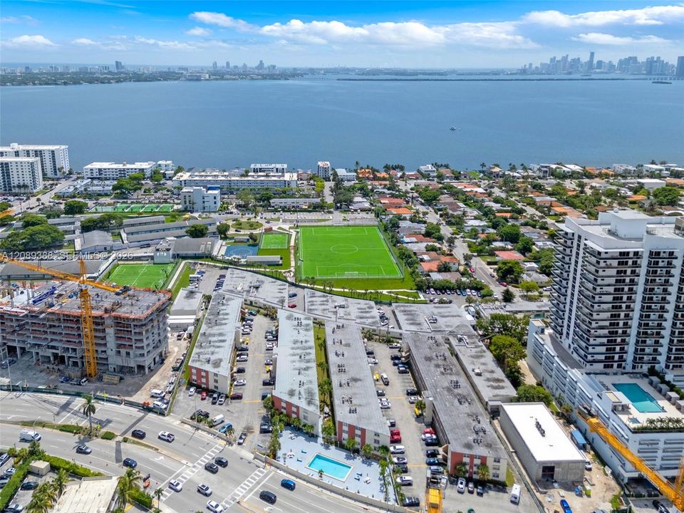 For Rent: $1,750 (1 beds, 1 baths, 695 Square Feet)