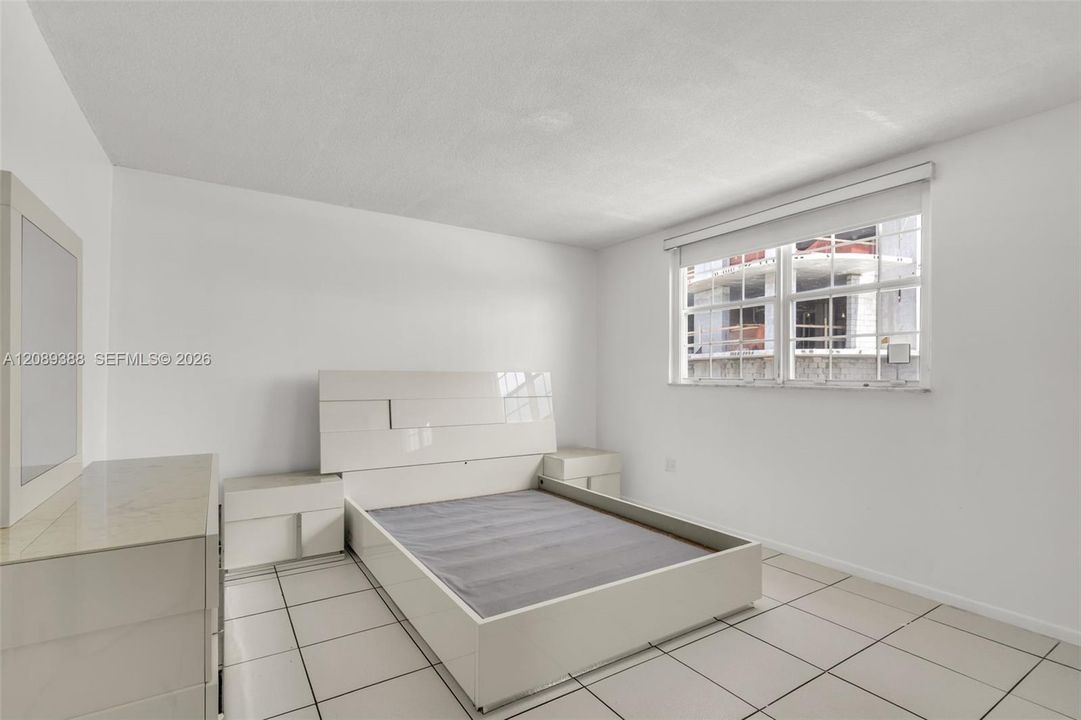 For Rent: $1,750 (1 beds, 1 baths, 695 Square Feet)