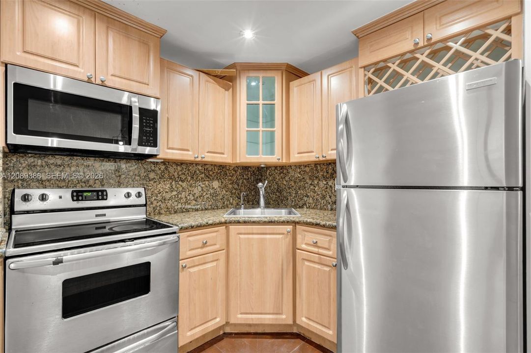 For Rent: $1,750 (1 beds, 1 baths, 695 Square Feet)