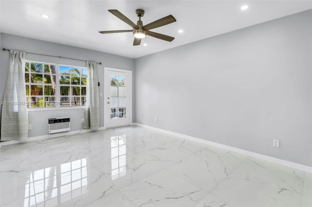 En Venta: $208,000 (0 camas, 1 baños, 400 Pies cuadrados)