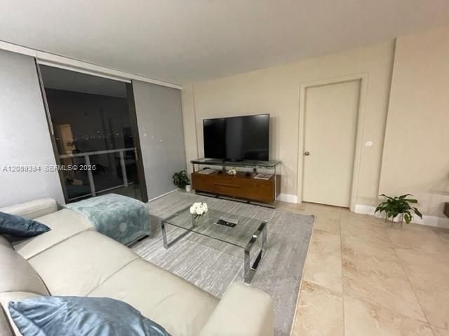 En Venta: $430,000 (2 camas, 2 baños, 996 Pies cuadrados)