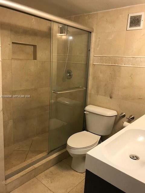В аренду: $3,200 (1 спален, 1 ванн, 837 Квадратных фут)