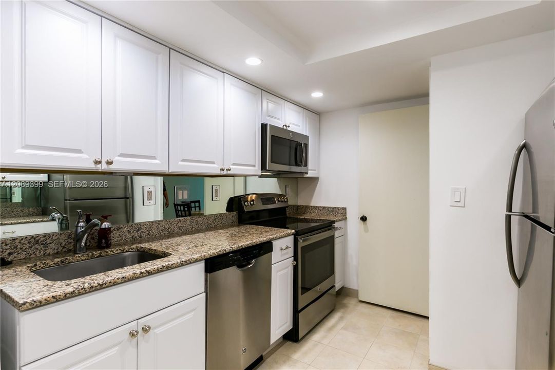 For Sale: $675,000 (1 beds, 1 baths, 1109 Square Feet)