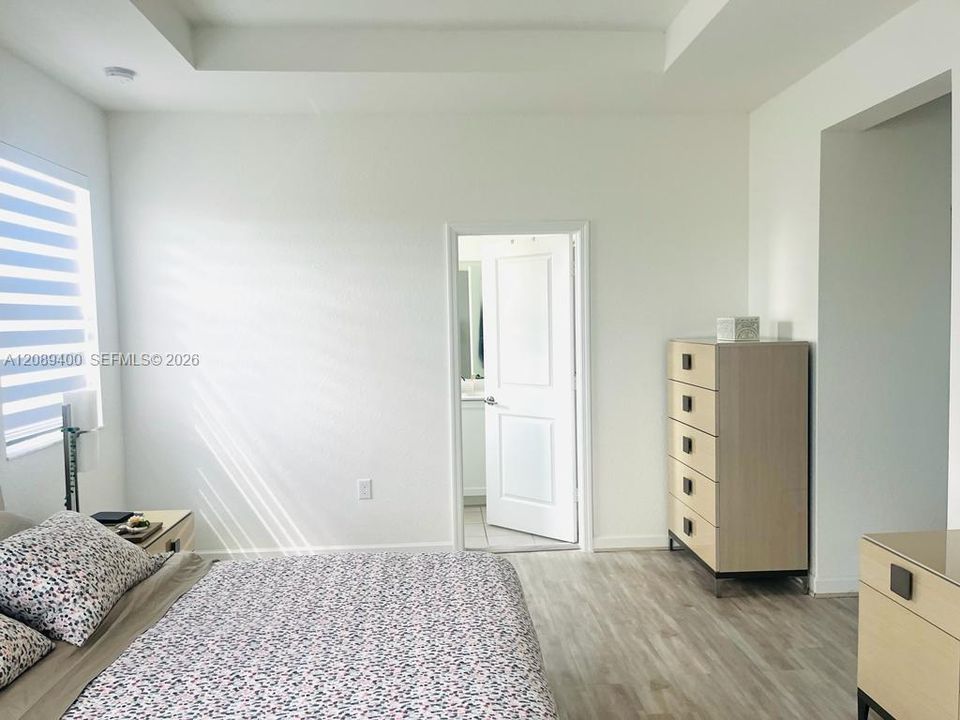 For Sale: $640,000 (4 beds, 3 baths, 2086 Square Feet)