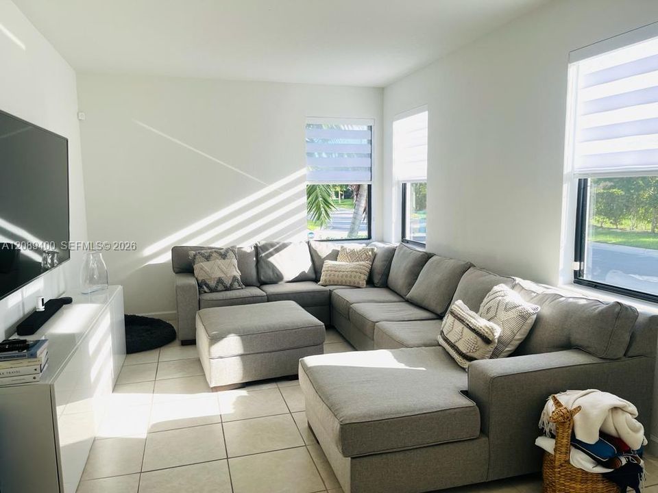 For Sale: $640,000 (4 beds, 3 baths, 2086 Square Feet)