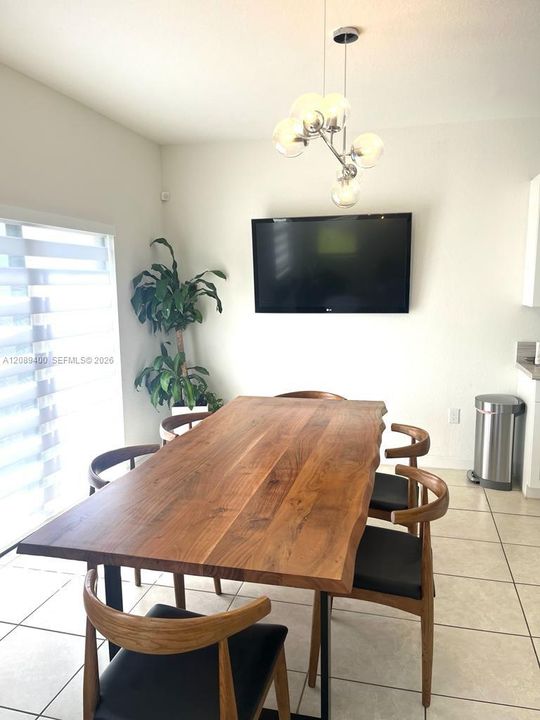For Sale: $640,000 (4 beds, 3 baths, 2086 Square Feet)