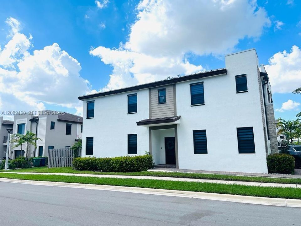For Sale: $640,000 (4 beds, 3 baths, 2086 Square Feet)