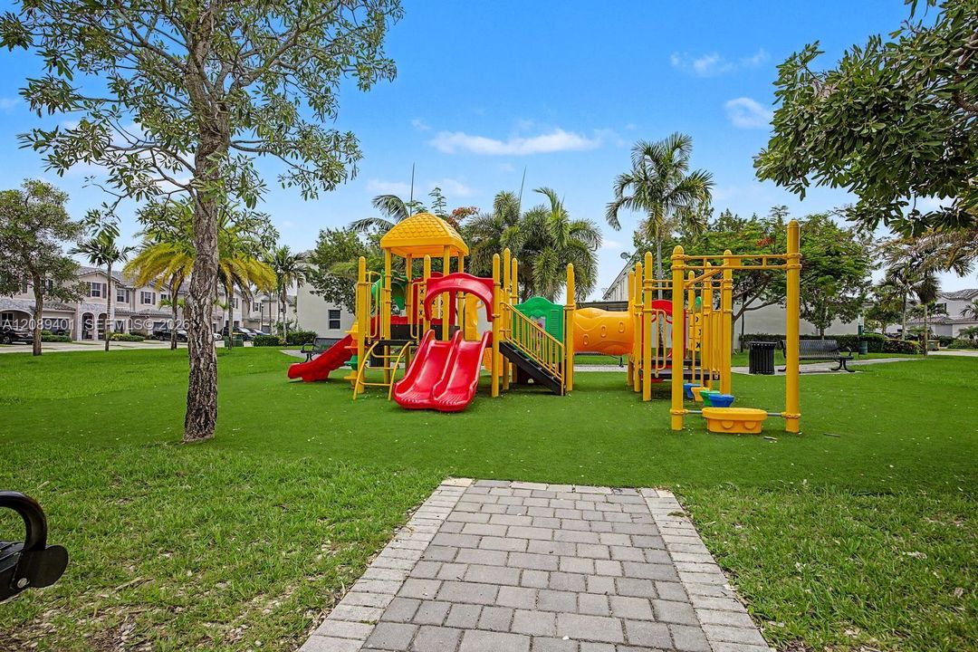 For Rent: $2,850 (3 beds, 2 baths, 1695 Square Feet)