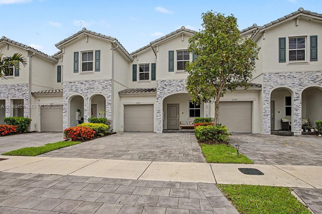 For Rent: $2,850 (3 beds, 2 baths, 1695 Square Feet)