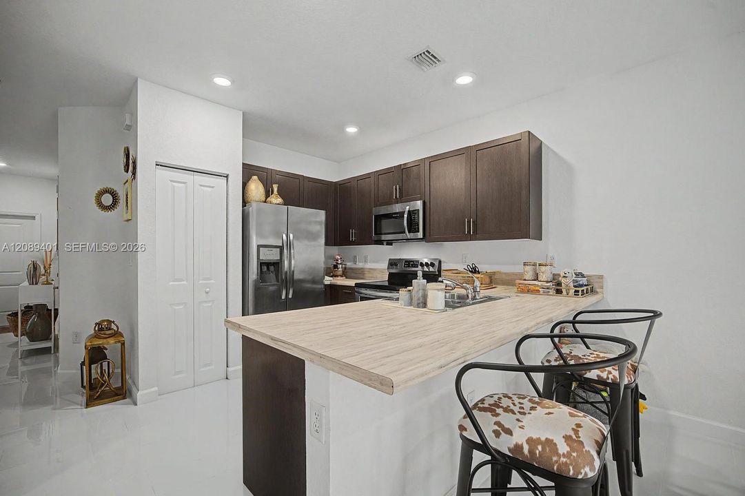 For Rent: $2,850 (3 beds, 2 baths, 1695 Square Feet)
