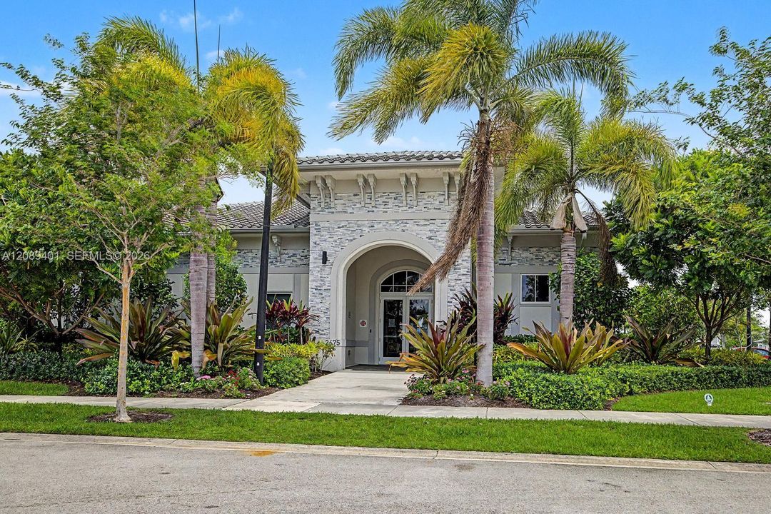 For Rent: $2,850 (3 beds, 2 baths, 1695 Square Feet)