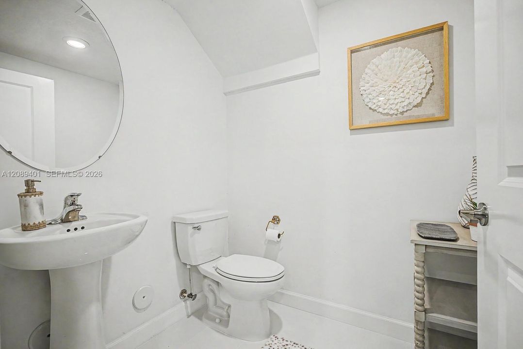 For Rent: $2,850 (3 beds, 2 baths, 1695 Square Feet)
