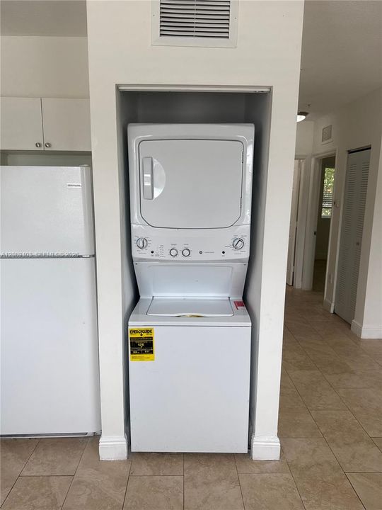 В аренду: $2,100 (2 спален, 2 ванн, 845 Квадратных фут)
