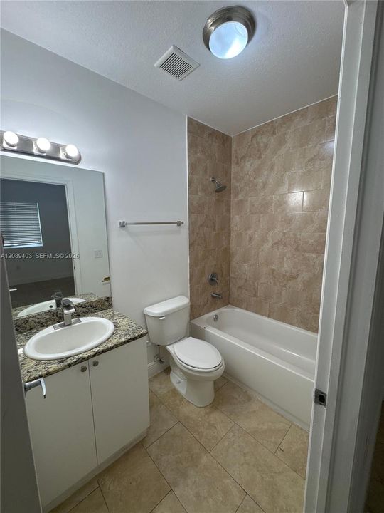 В аренду: $2,100 (2 спален, 2 ванн, 845 Квадратных фут)