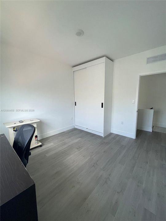 For Sale: $565,000 (5 beds, 3 baths, 1810 Square Feet)