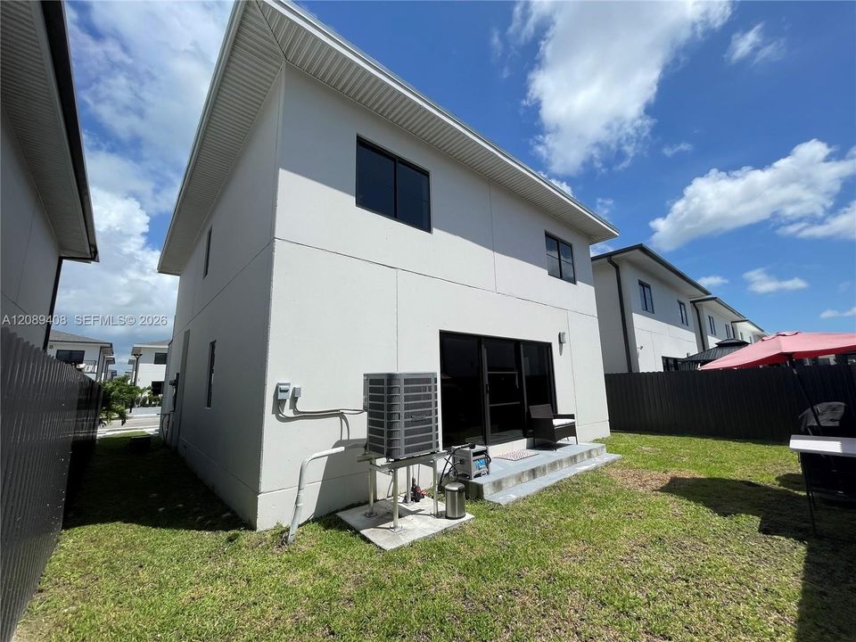 For Sale: $565,000 (5 beds, 3 baths, 1810 Square Feet)