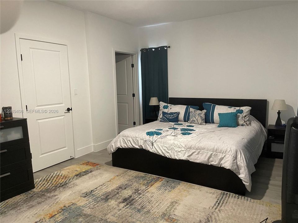 For Sale: $565,000 (5 beds, 3 baths, 1810 Square Feet)