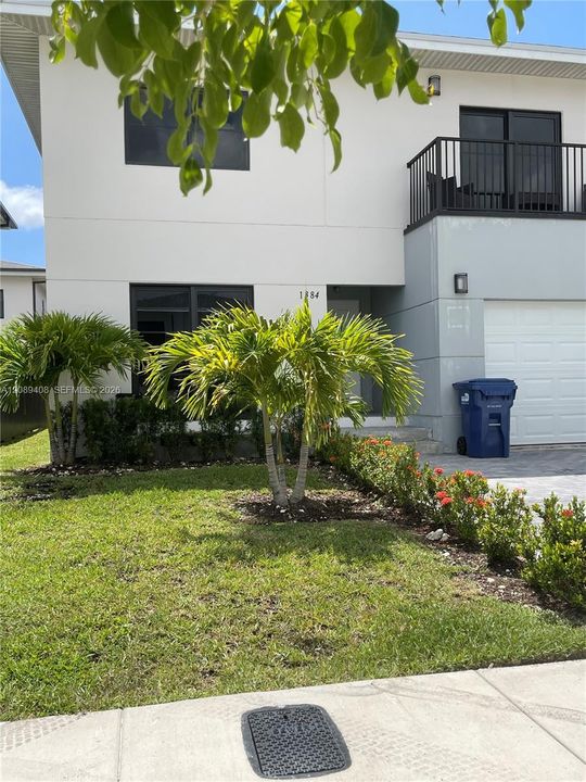For Sale: $565,000 (5 beds, 3 baths, 1810 Square Feet)