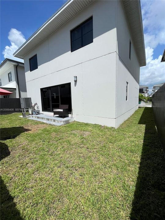 For Sale: $565,000 (5 beds, 3 baths, 1810 Square Feet)