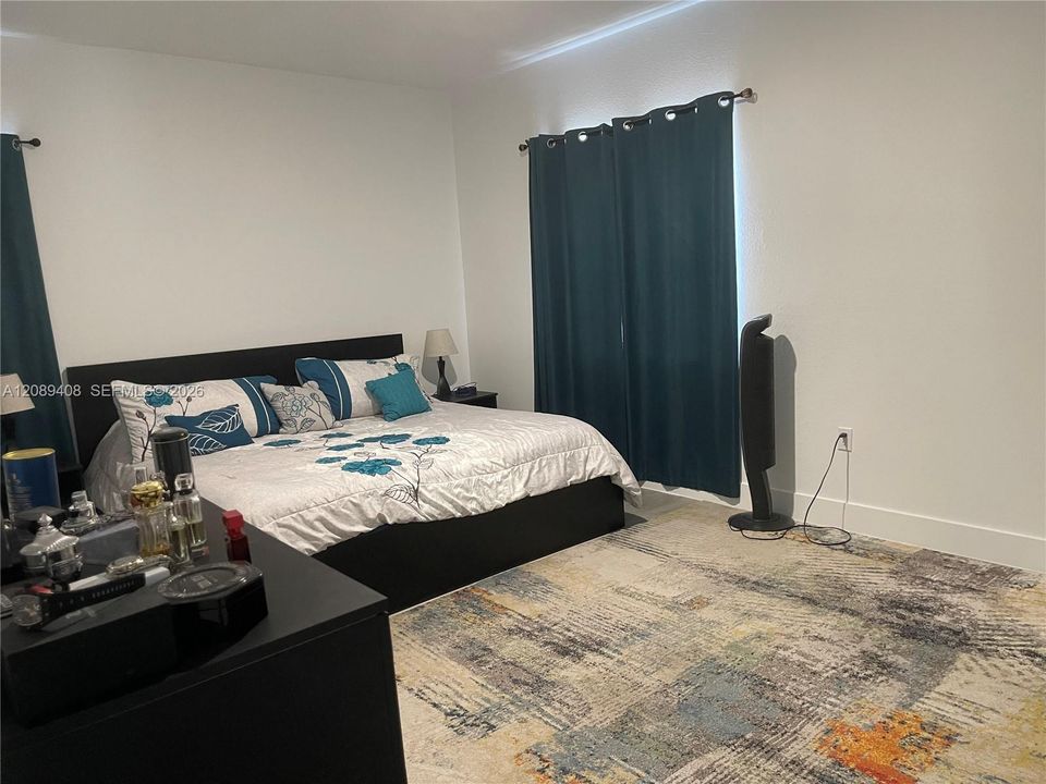 For Sale: $565,000 (5 beds, 3 baths, 1810 Square Feet)
