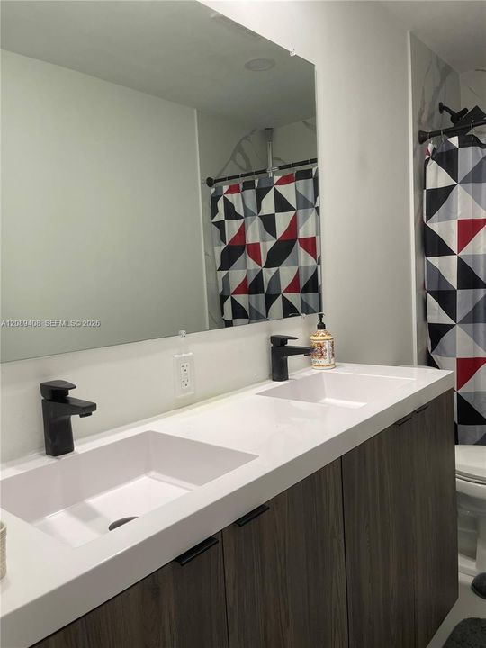 For Sale: $565,000 (5 beds, 3 baths, 1810 Square Feet)
