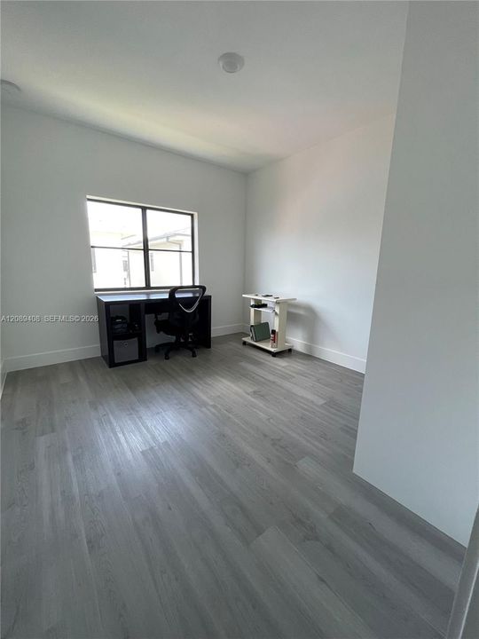 For Sale: $565,000 (5 beds, 3 baths, 1810 Square Feet)