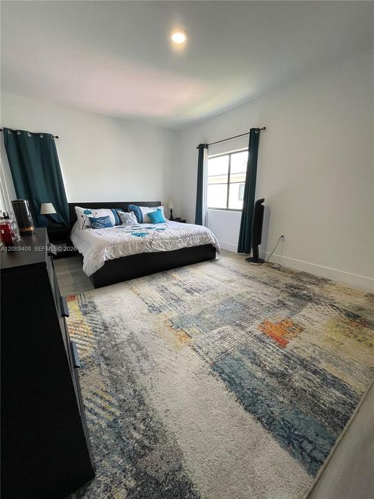 For Sale: $565,000 (5 beds, 3 baths, 1810 Square Feet)