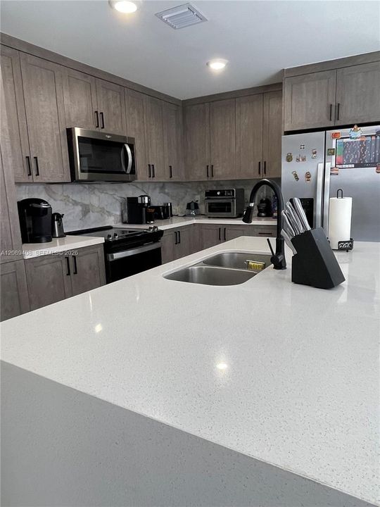 For Sale: $565,000 (5 beds, 3 baths, 1810 Square Feet)