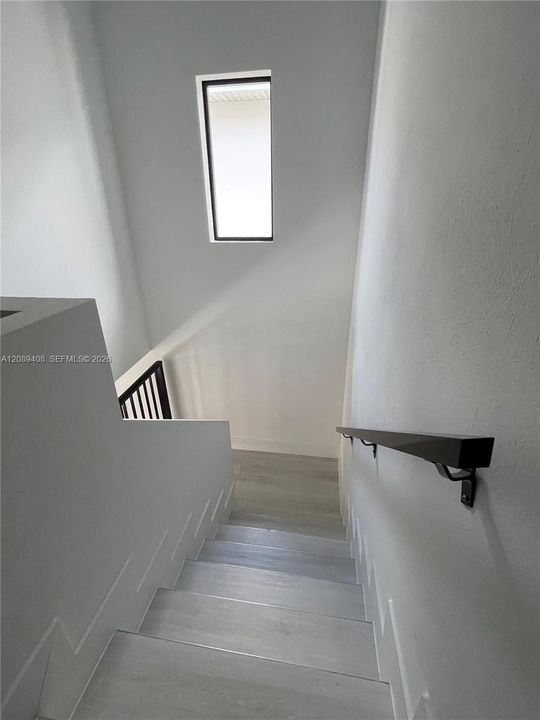 For Sale: $565,000 (5 beds, 3 baths, 1810 Square Feet)