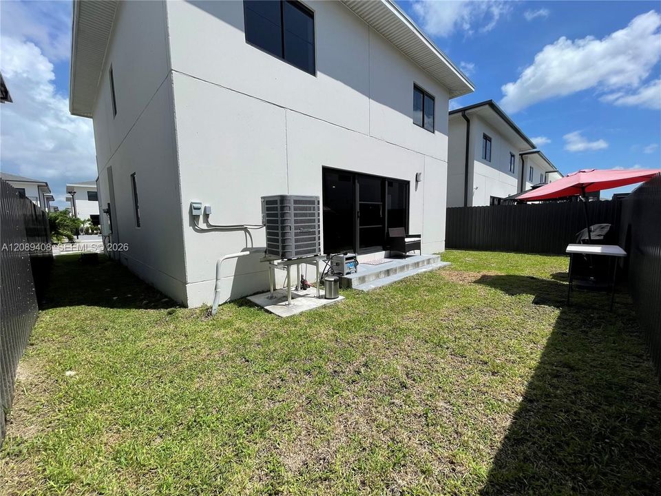 For Sale: $565,000 (5 beds, 3 baths, 1810 Square Feet)