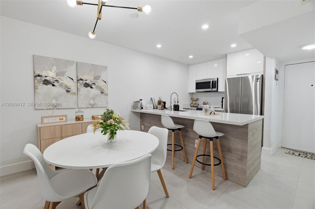 For Rent: $2,225 (1 beds, 1 baths, 790 Square Feet)