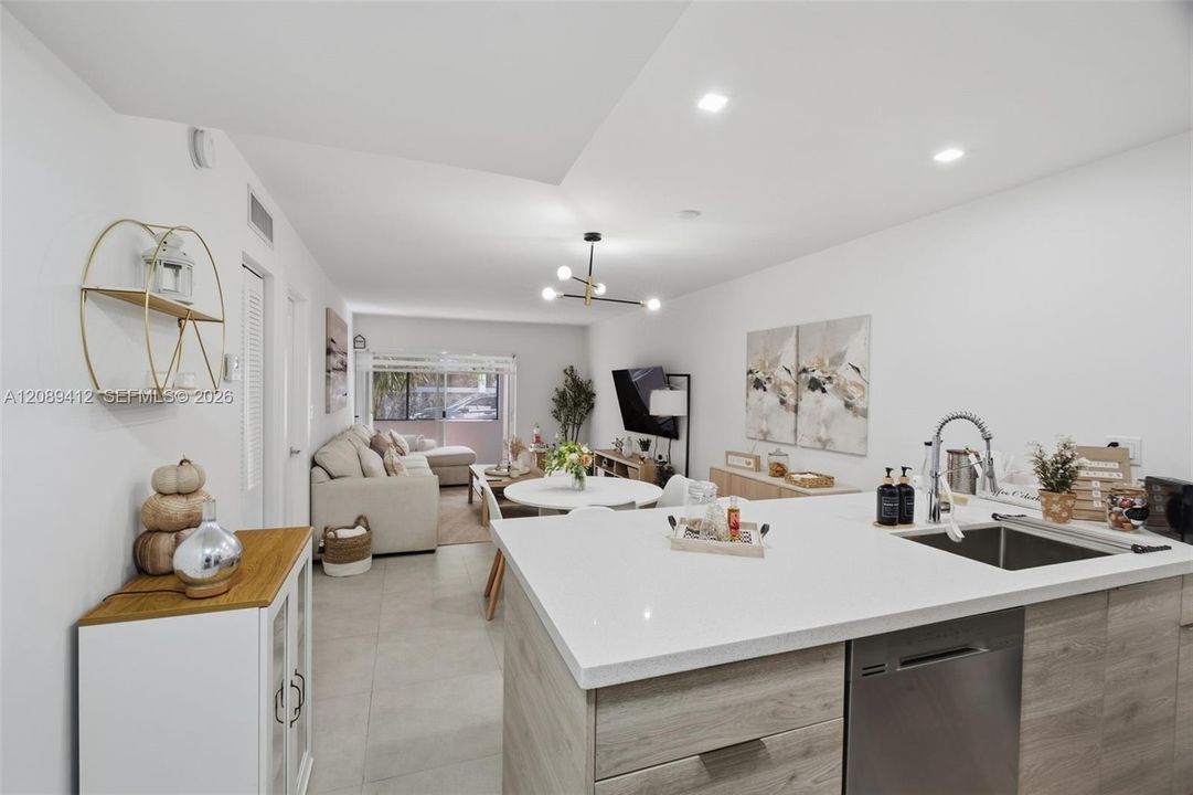 For Rent: $2,225 (1 beds, 1 baths, 790 Square Feet)