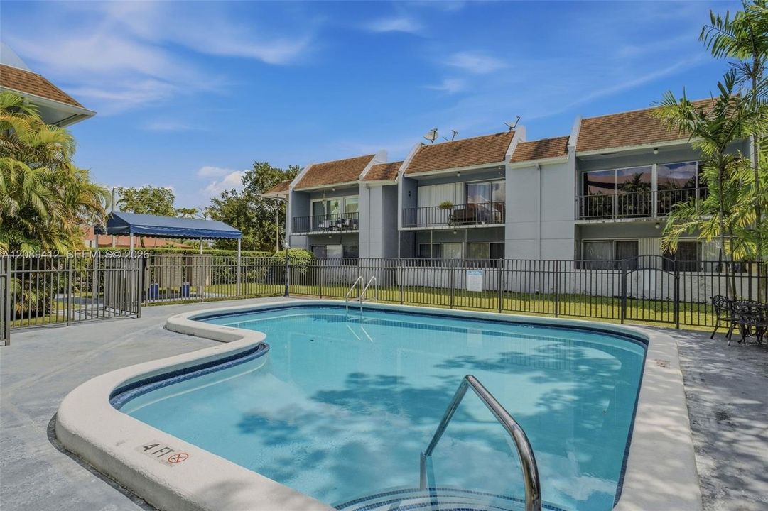 For Rent: $2,225 (1 beds, 1 baths, 790 Square Feet)