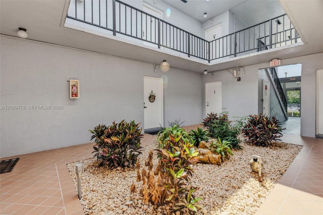 For Rent: $2,225 (1 beds, 1 baths, 790 Square Feet)