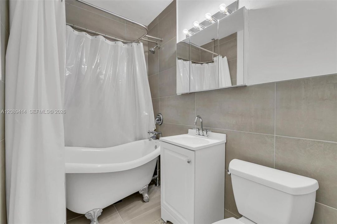 For Sale: $649,900 (2 beds, 1 baths, 1407 Square Feet)