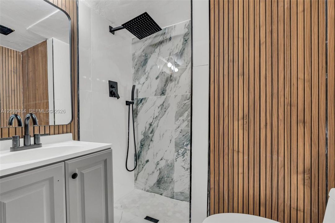 For Sale: $649,900 (2 beds, 1 baths, 1407 Square Feet)