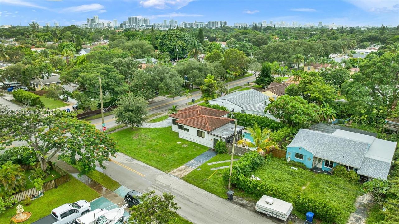 For Sale: $649,900 (2 beds, 1 baths, 1407 Square Feet)