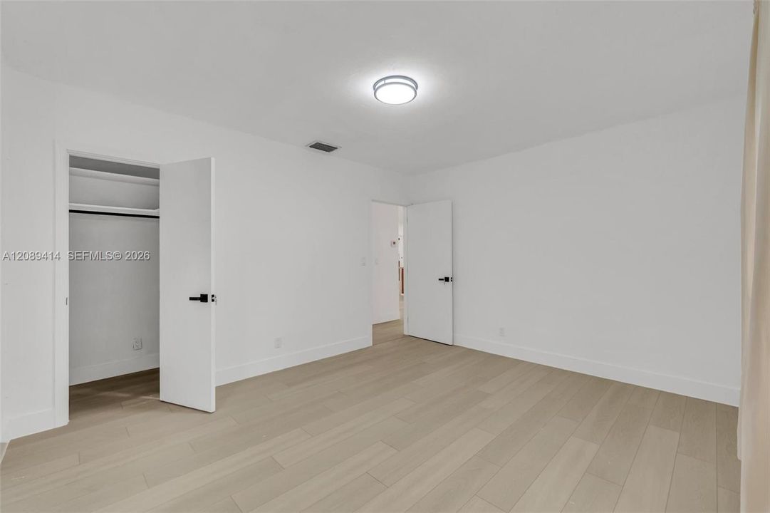 For Sale: $649,900 (2 beds, 1 baths, 1407 Square Feet)