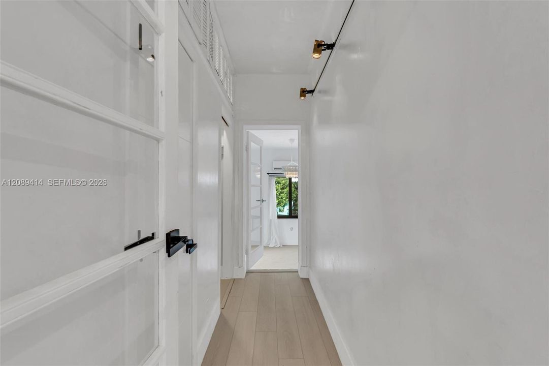 For Sale: $649,900 (2 beds, 1 baths, 1407 Square Feet)