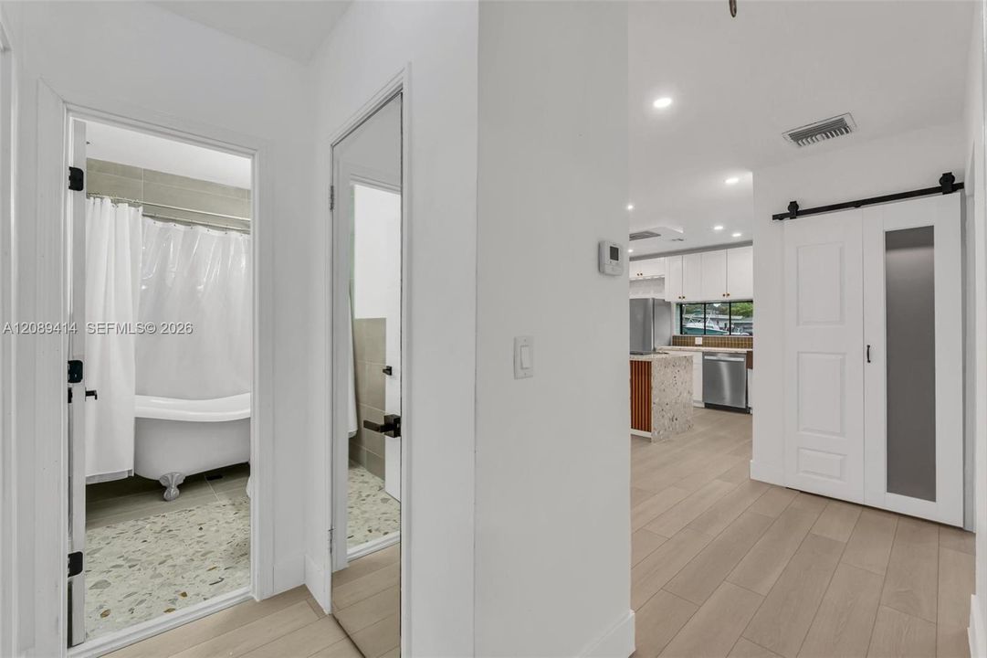 For Sale: $649,900 (2 beds, 1 baths, 1407 Square Feet)