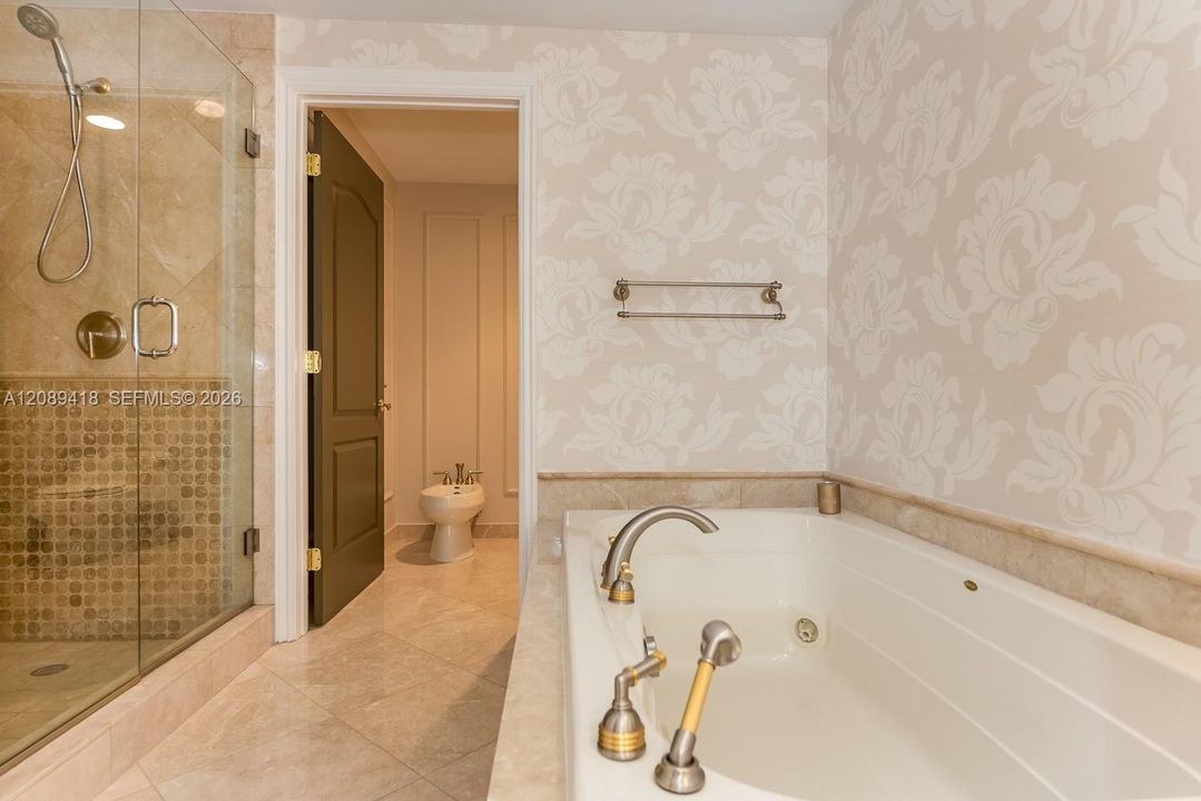 En Venta: $1,999,000 (2 camas, 2 baños, 2671 Pies cuadrados)